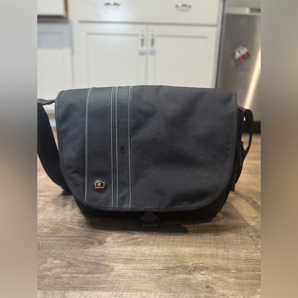 Tamrac 3447 Camera/ Laptop Bag. Stock no U10949